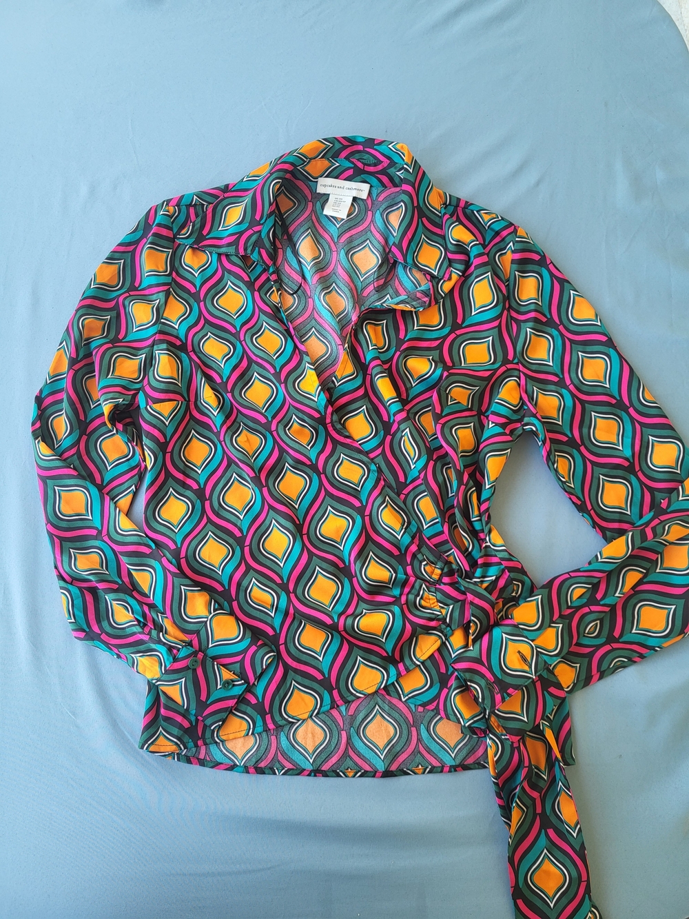 cupcakes & cashmere Multicolor Geometric Wrap Blouse